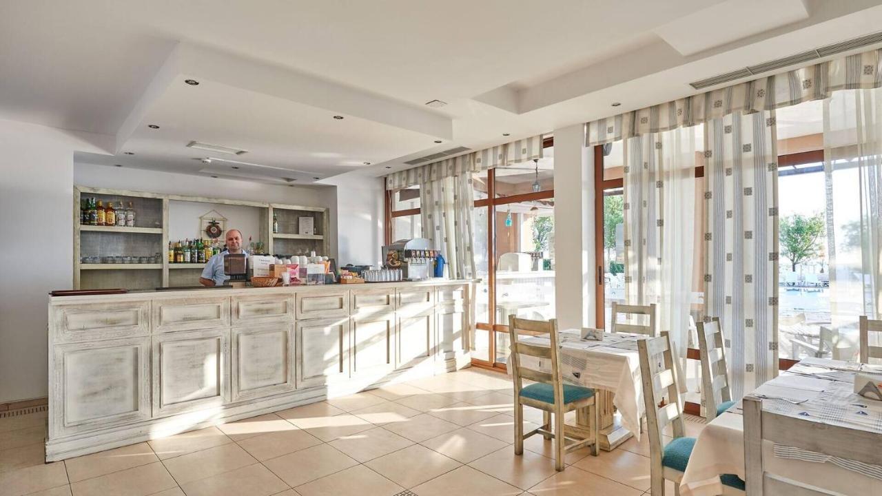Resort Oasis Del Mare Front